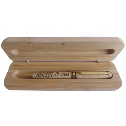 2025. Bolígrafo de madera....
